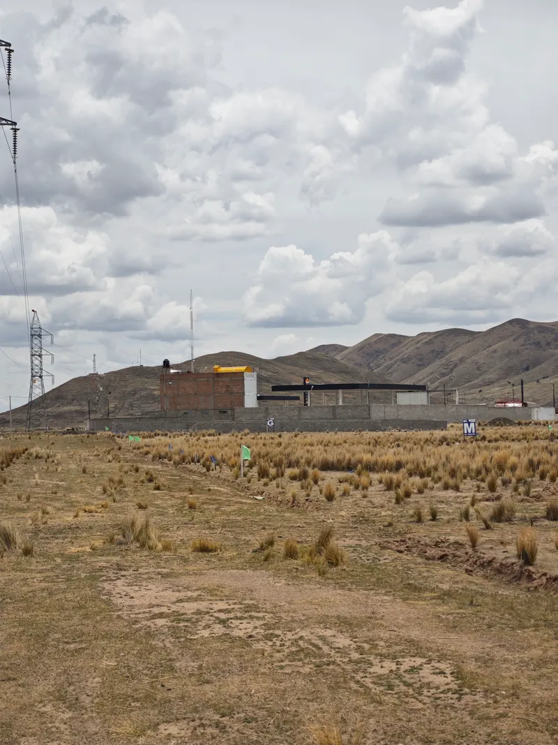 Terrenos de 200 m² en misma AV. Las torres — foto 1