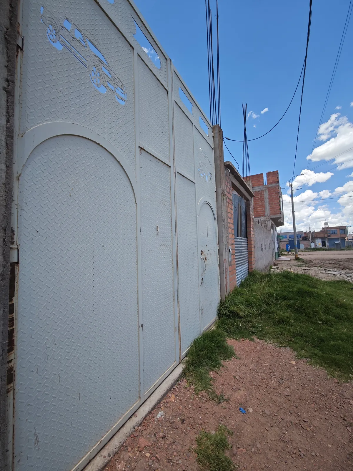 Imagen de CASA EN LA MISMA AV. Q. CHURA CON AV. FERROCARRIL